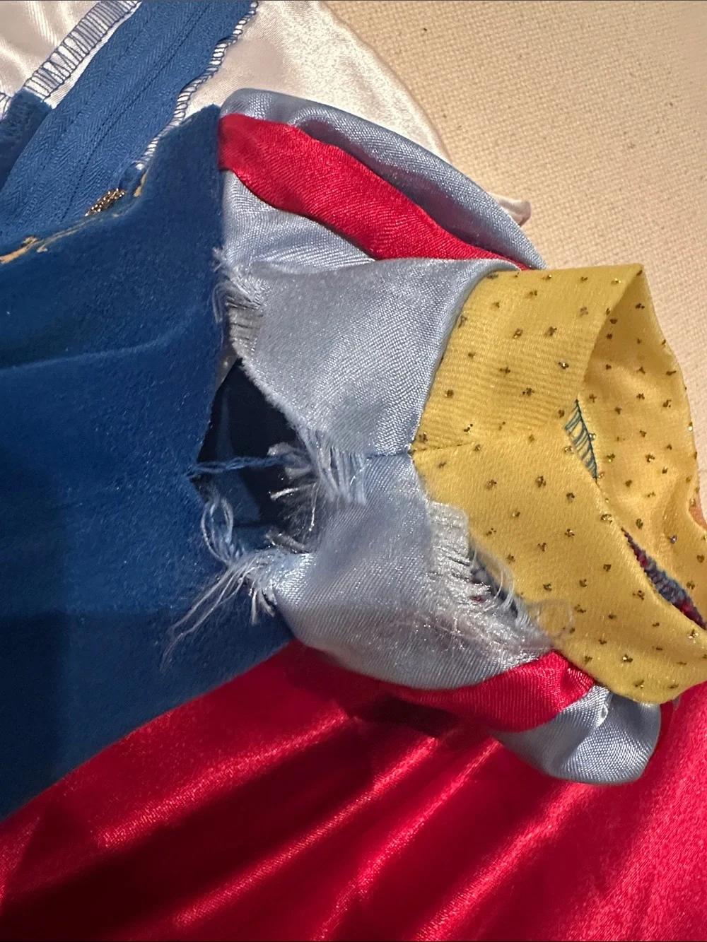 Disney Snow White costume. Girls 4-6.
